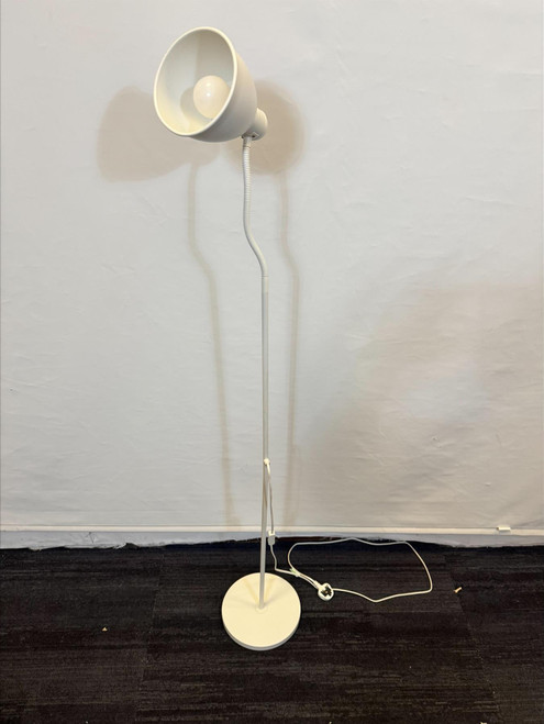 White Floor Standing Lamp (CC7-AA7-92E)