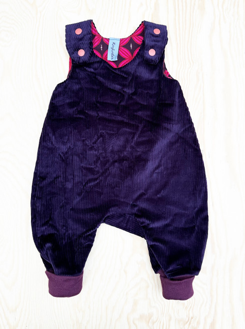 Kopie von Kiezkinder - MitwachsStrampler Stretchcord Aubergine