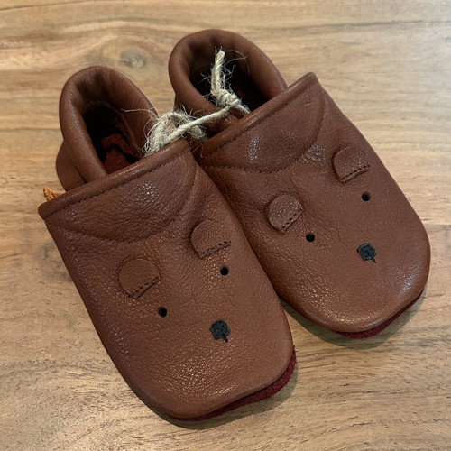 Lederpuschen Krabbelschuhe Bär braun