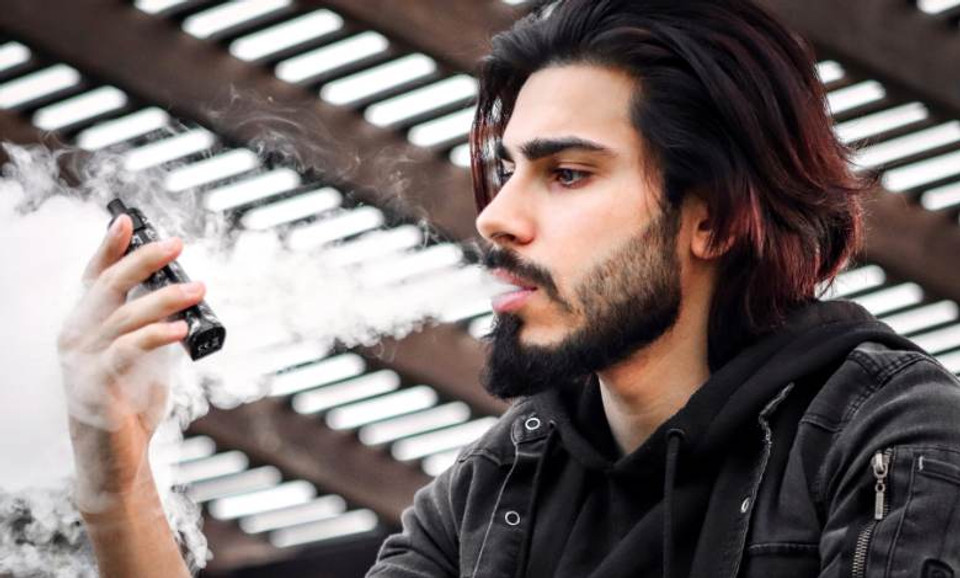 How to Charge a Vape A StepbyStep Guide for Beginners Vape More Inc