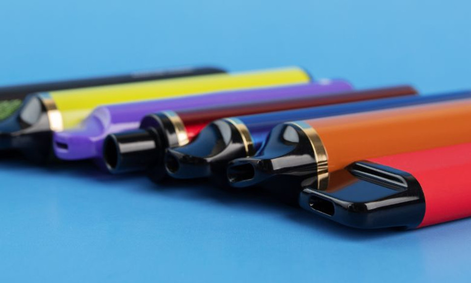 How to Recharge a Disposable Vape StepbyStep Guide Vape More Inc