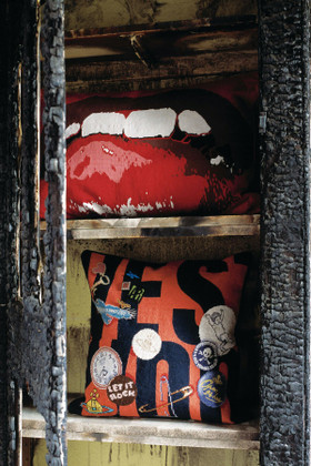 vivienne westwood アングロマニア　クッション Mouth Red Cushion by Vivienne Westwood