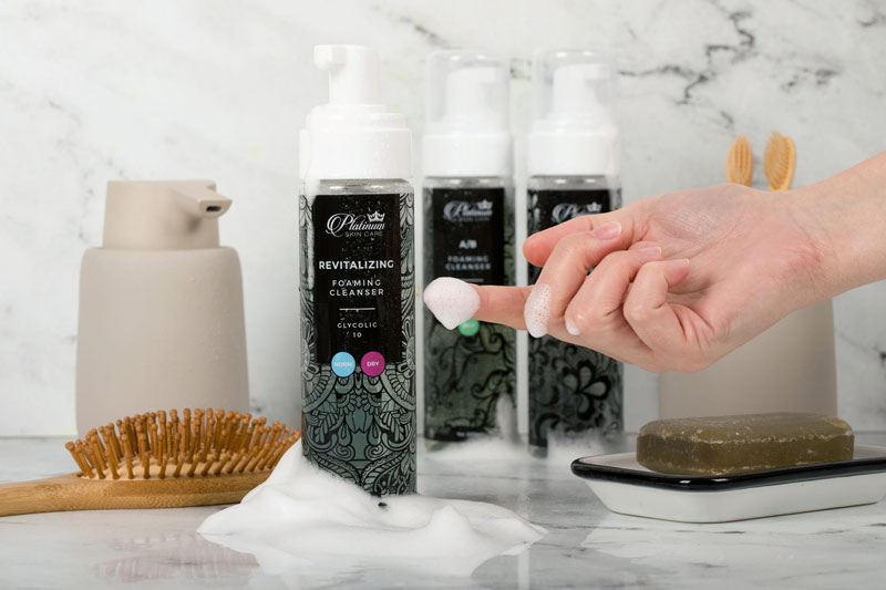Glycolic acid helps to accelerate the removal of dead, dull skin and reduce the appearance of fine lines, sun damage and hyper pigmentation. Along with reducing the appearance of large pores and acne scarring, it will also help to clear up blackheads and oily/acne prone skin. Don't worry about your skin drying out though, glycolic acid is actually very moisturizing and after an initial slight dryness, your skin will be very balanced.