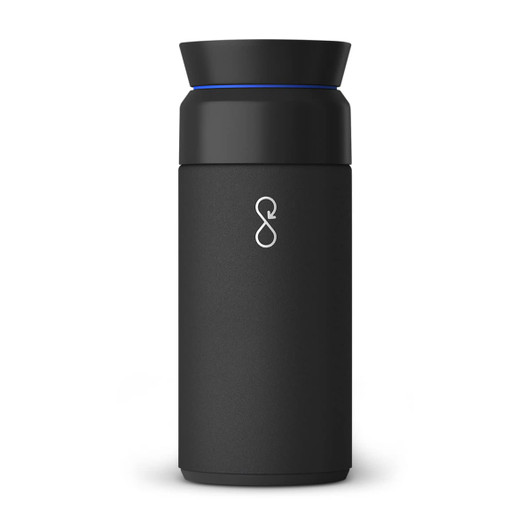 A drink bottle in matte black with a lid. It features a logo and a blue accent around the top.