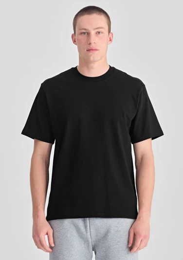 A plain black men's box tee with short sleeves, displayed against a neutral background.