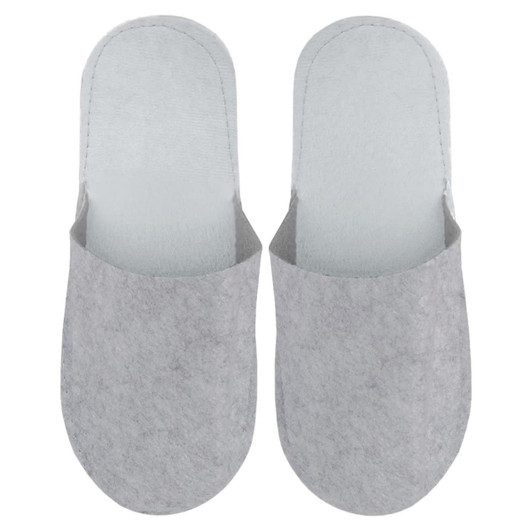 Felt slippers in light grey with a simple design and soft texture, featuring a logo on one slipper.