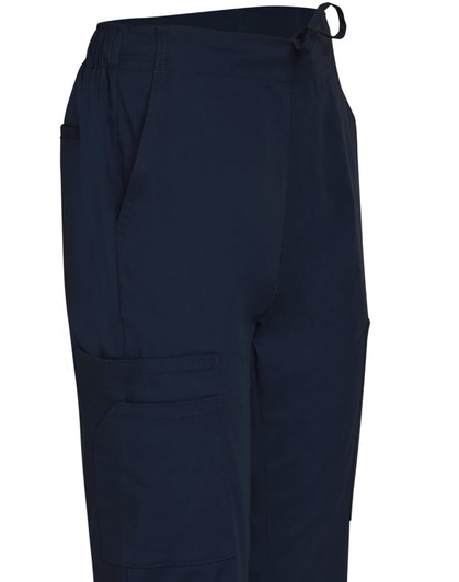 Men's solid colour scrub pants in navy, featuring pockets and an adjustable waistband. Includes a branding logo.