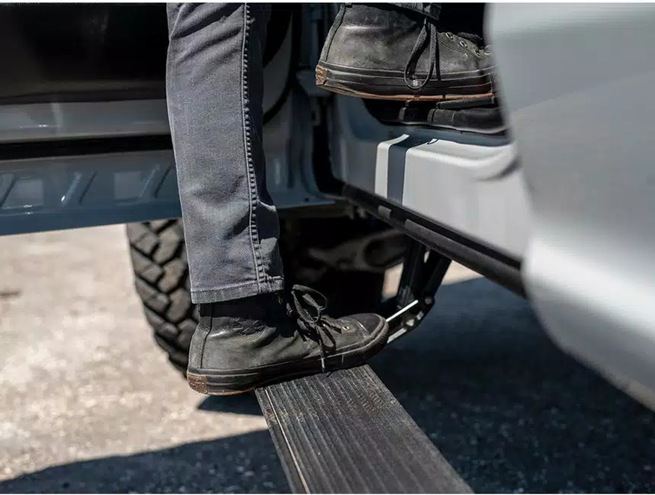 AMP RESEARCH 76235-01A POWERSTEP (PLUG-N-PLAY) 2017-2019 FORD SUPER DUTY F250/F350 (ALL CABS) POWERSTROKE 6.7L