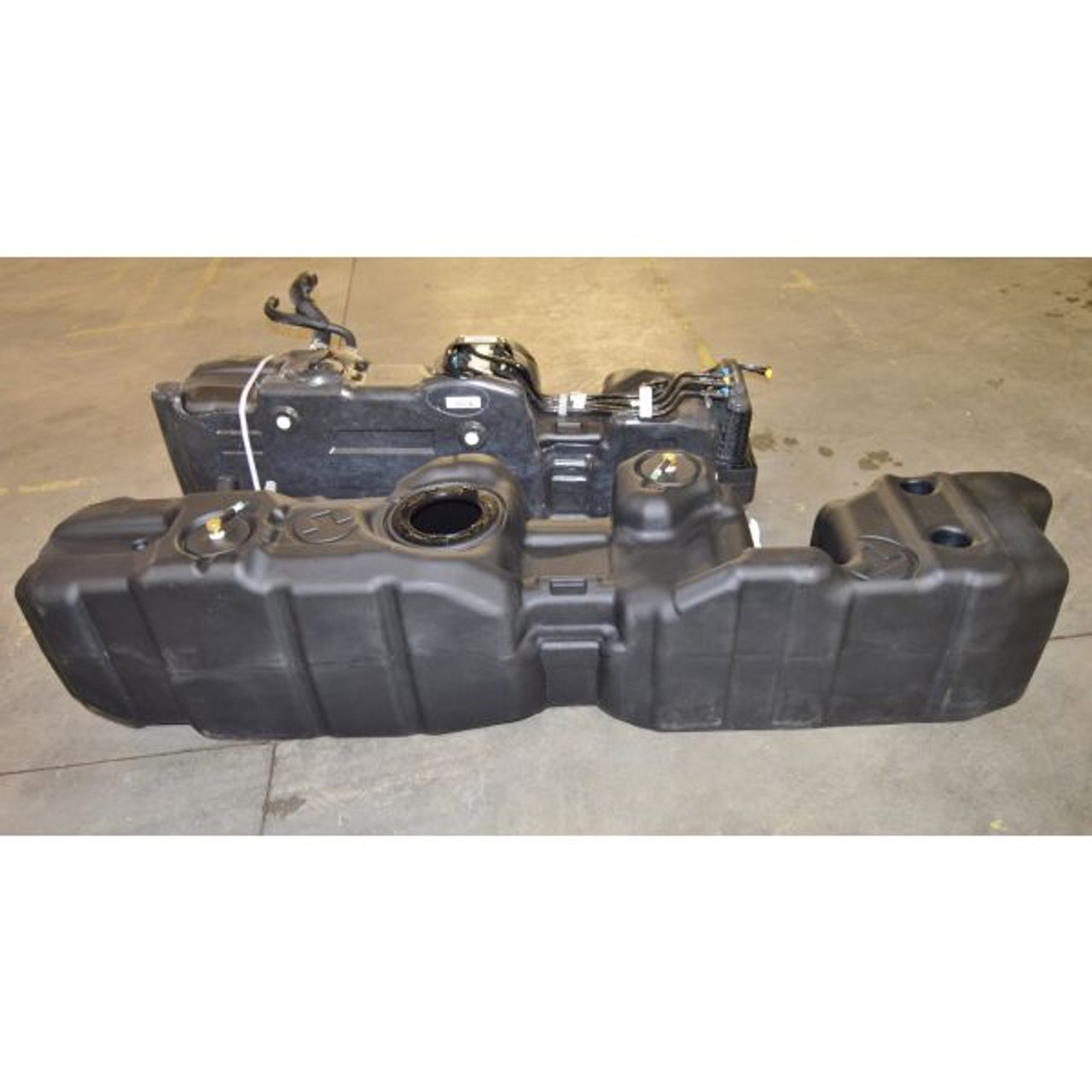 TITAN 7020217 55 GALLON MID-SHIP REPLACEMENT FUEL TANK FOR 2017-2023 FORD F250/F350 SUPERDUTY CCSB WITH POWERSTROKE ENGINE TITAN 7020217 55 GALLON MID-SHIP REPLACEMENT FUEL TANK FOR 2017-2023 FORD F250/F350 SUPERDUTY CCSB WITH POWERSTROKE ENGINE