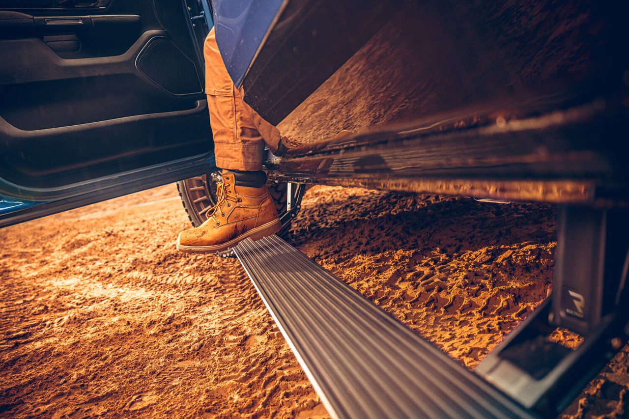 AMP RESEARCH 76364-01A POWERSTEP BOARDS PLUG N PLAY 25-26 RAM 1500 ALL CABS