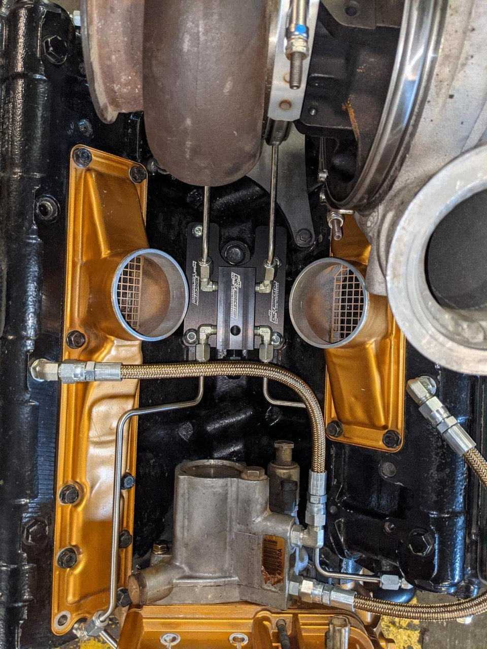 CNC FABRICATION 422014 94.5-03 7.3L T4 TURBO 4-LINE VALLEY MOUNT BOWL DELETE KIT BLACK