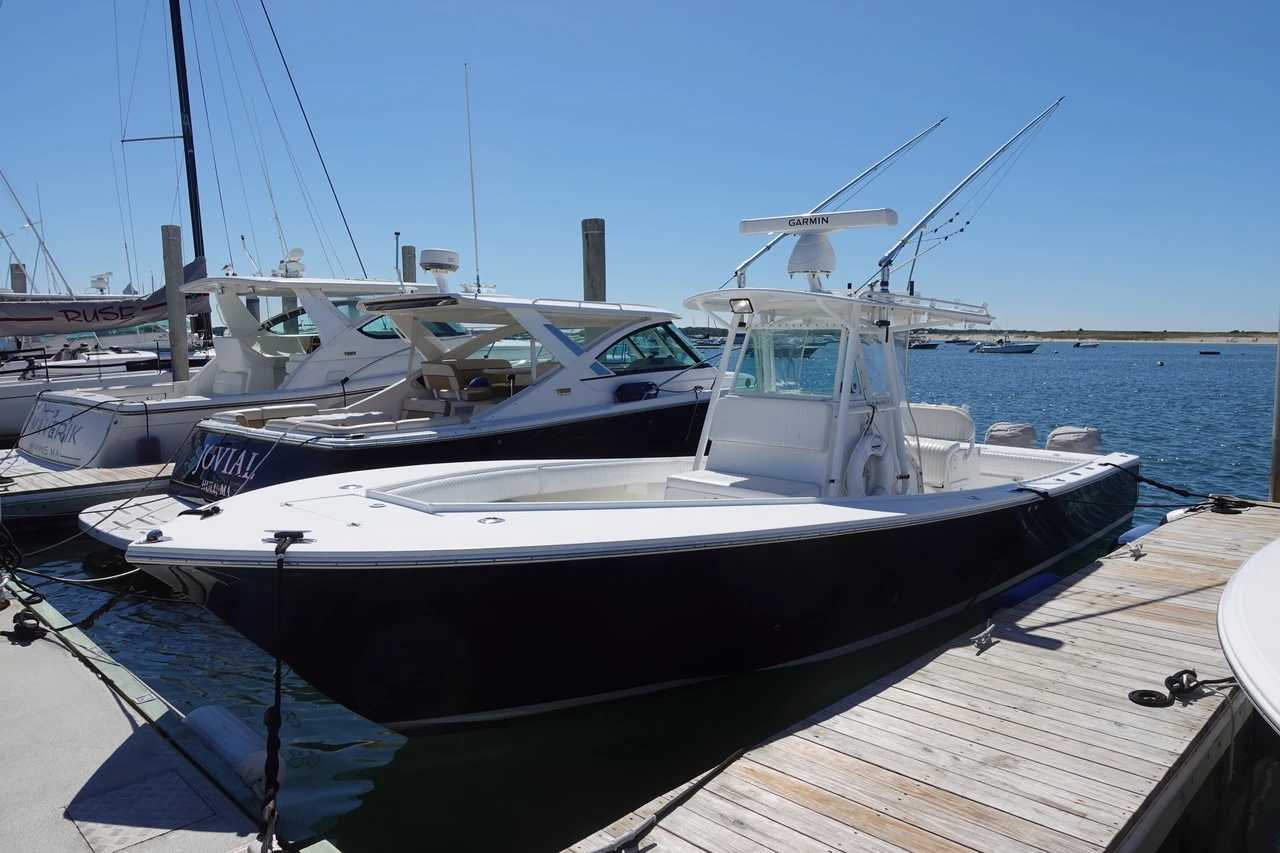 2004 Regulator 32 FS (Forward Seating)
