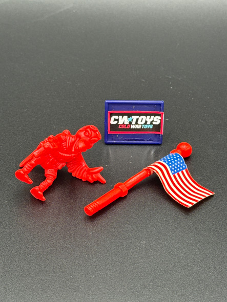 1991 Teenage Mutant Ninja Turtles Midship Mike Accessories Sewer Seagull and Flag 63102