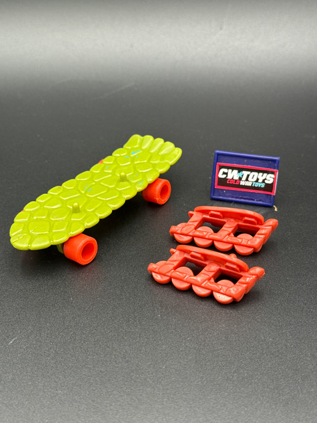 1991 Teenage Mutant ninja Turtles Skateboardin' Mike Rollerblades and Skateboard 63078