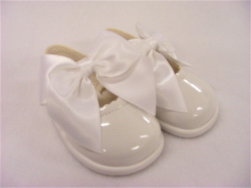 H045W HARD SOLE LARGE BOW SHOE -- WHITE