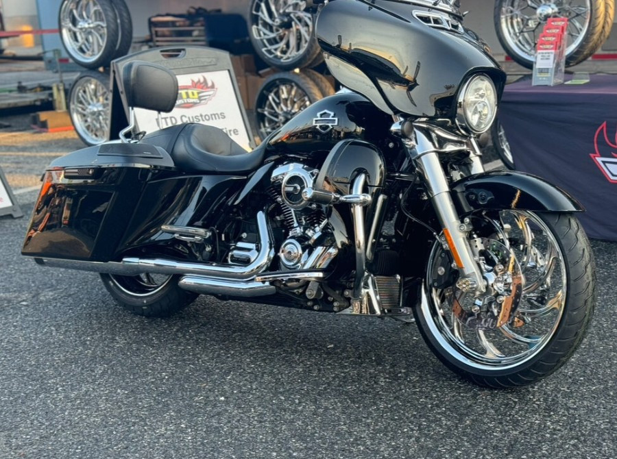 Chrome Street Glide Wheels - Venom