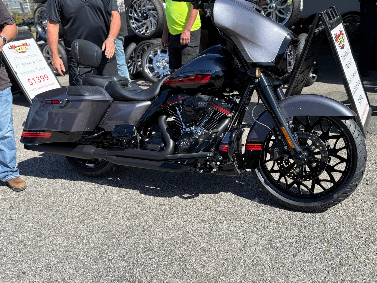FTD Customs Black Harley Davidson Motorcycle Wheel - Warlock