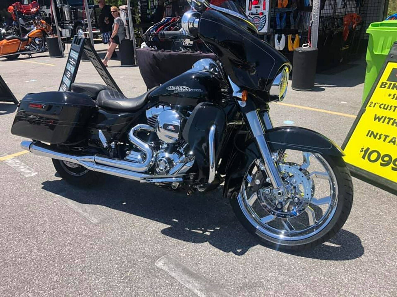 Harley Davidson Chrome Road Glide Motorcycle Wheel Widow