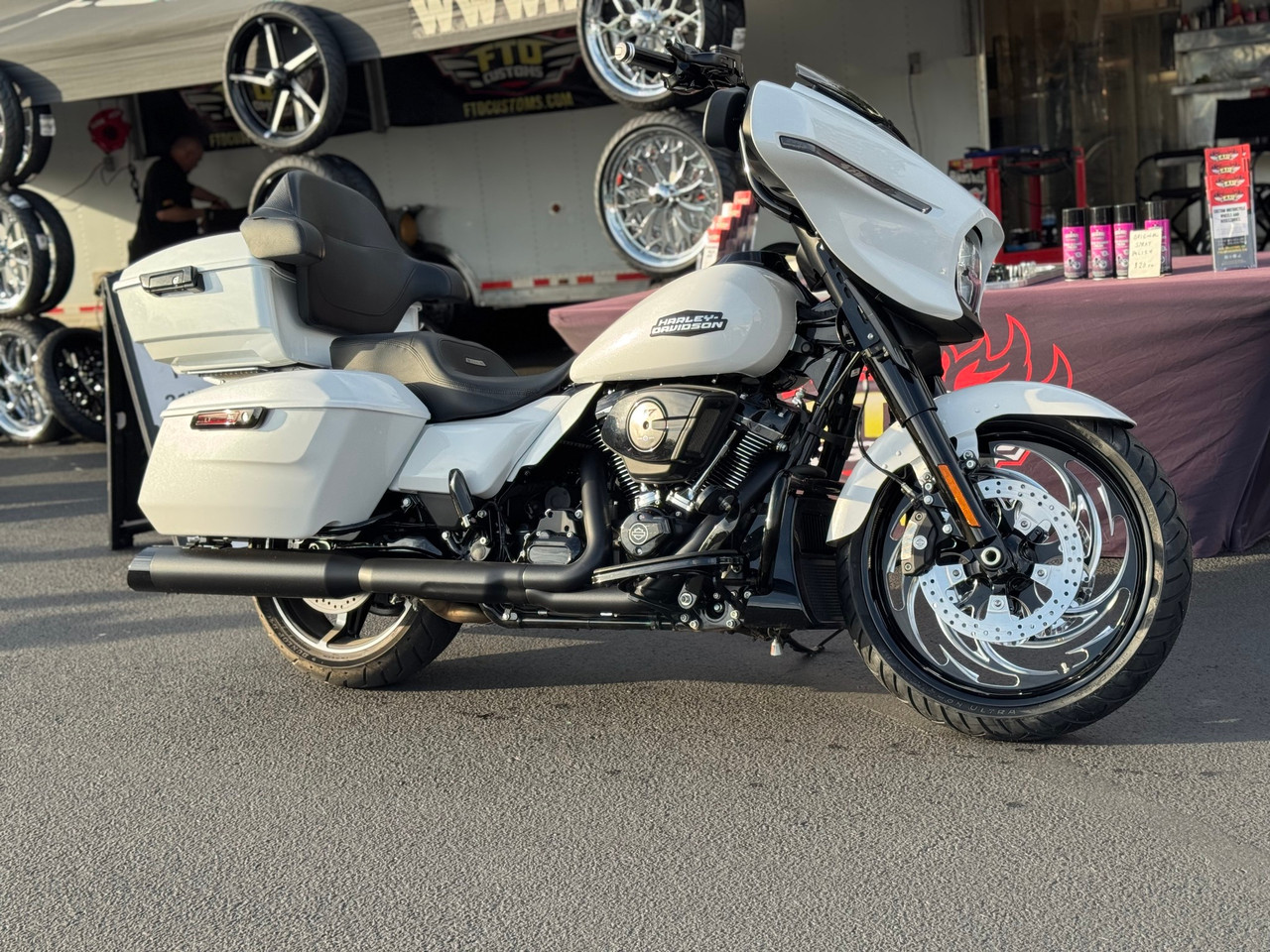 Indian Motorcycle Wheels Black Contrast - Predator