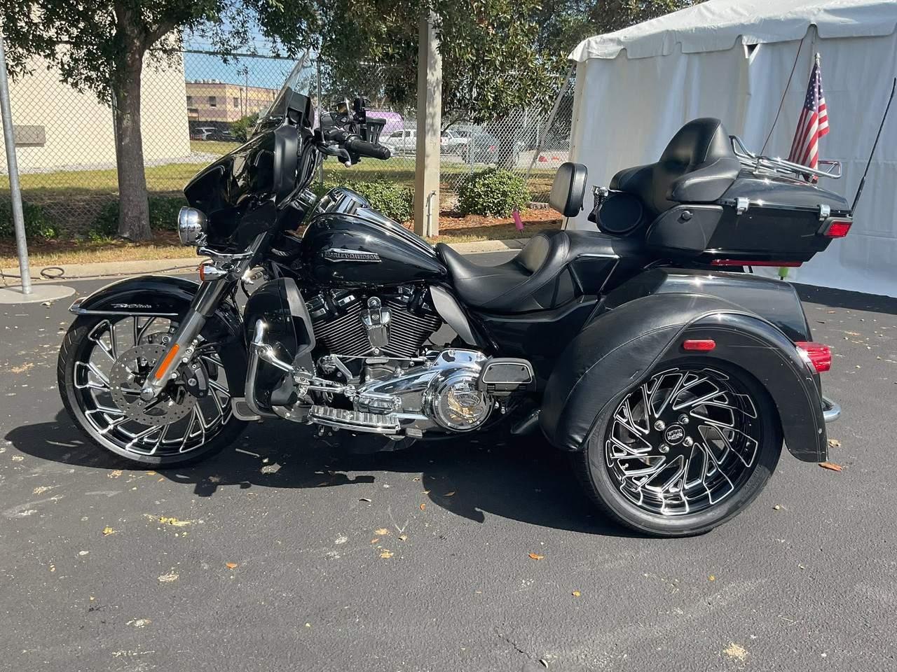Harley Davidson Black Contrast Tri Glide and Freewheeler Wheels - Dillinger