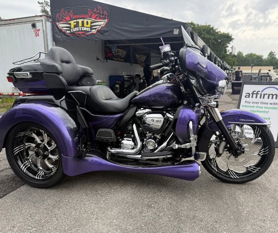 Harley Davidson Black Contrast Tri Glide and Freewheeler Wheels - Slasher