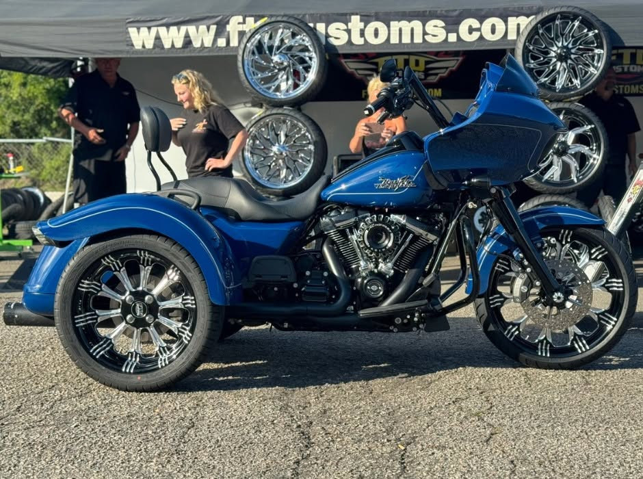 Harley Davidson Black Contrast Tri Glide and Freewheeler Wheels - Warlock