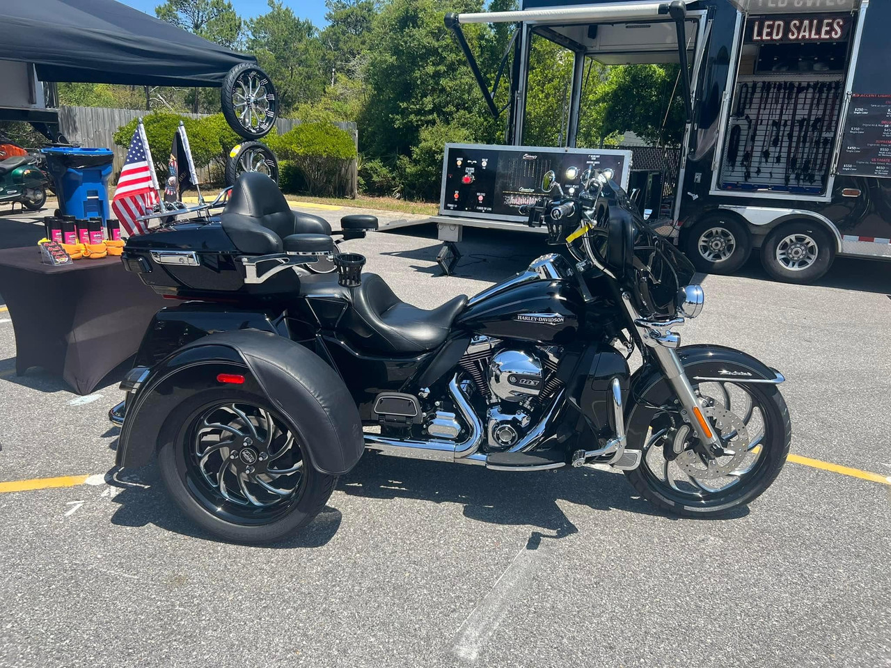 Harley Davidson Black Contrast Tri Glide and Freewherlock Wheels - Venom