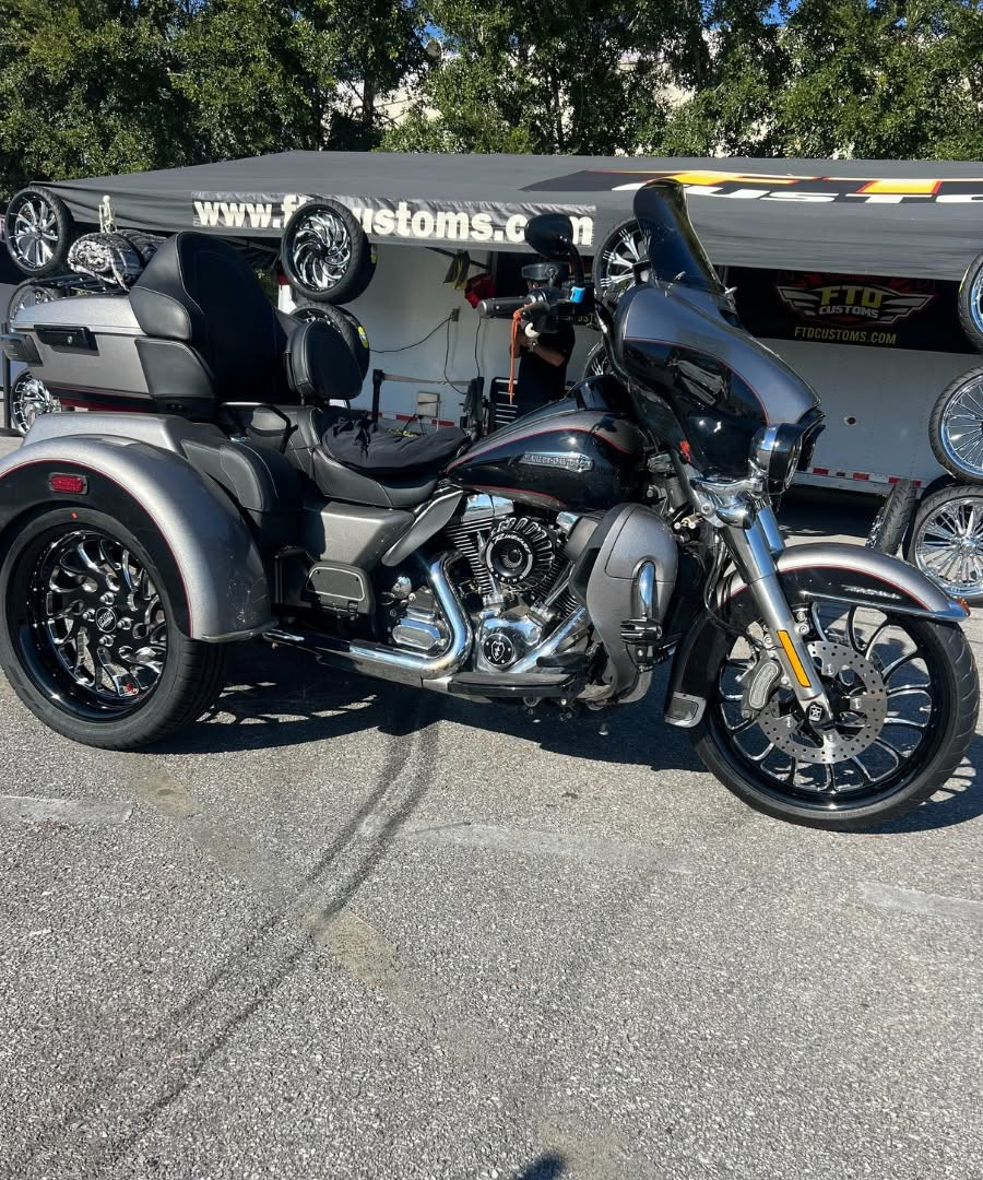 Harley Davidson Black Contrast Tri Glide and Freewheeler Wheels - Nightmare