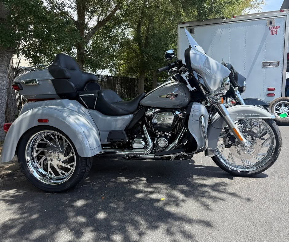 Harley Davidson Chrome Tri Glide and Freewheeler Wheels - Dillinger