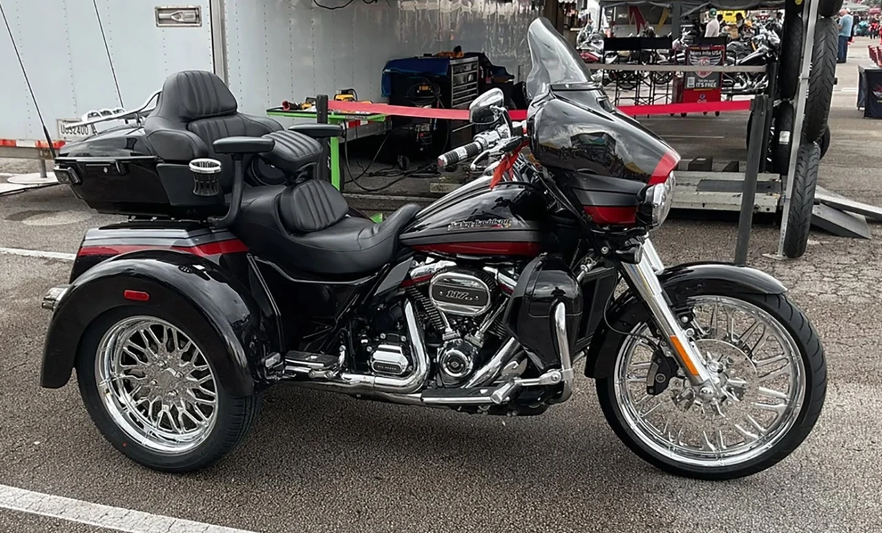 Chrome Street Glide 3 Wheels