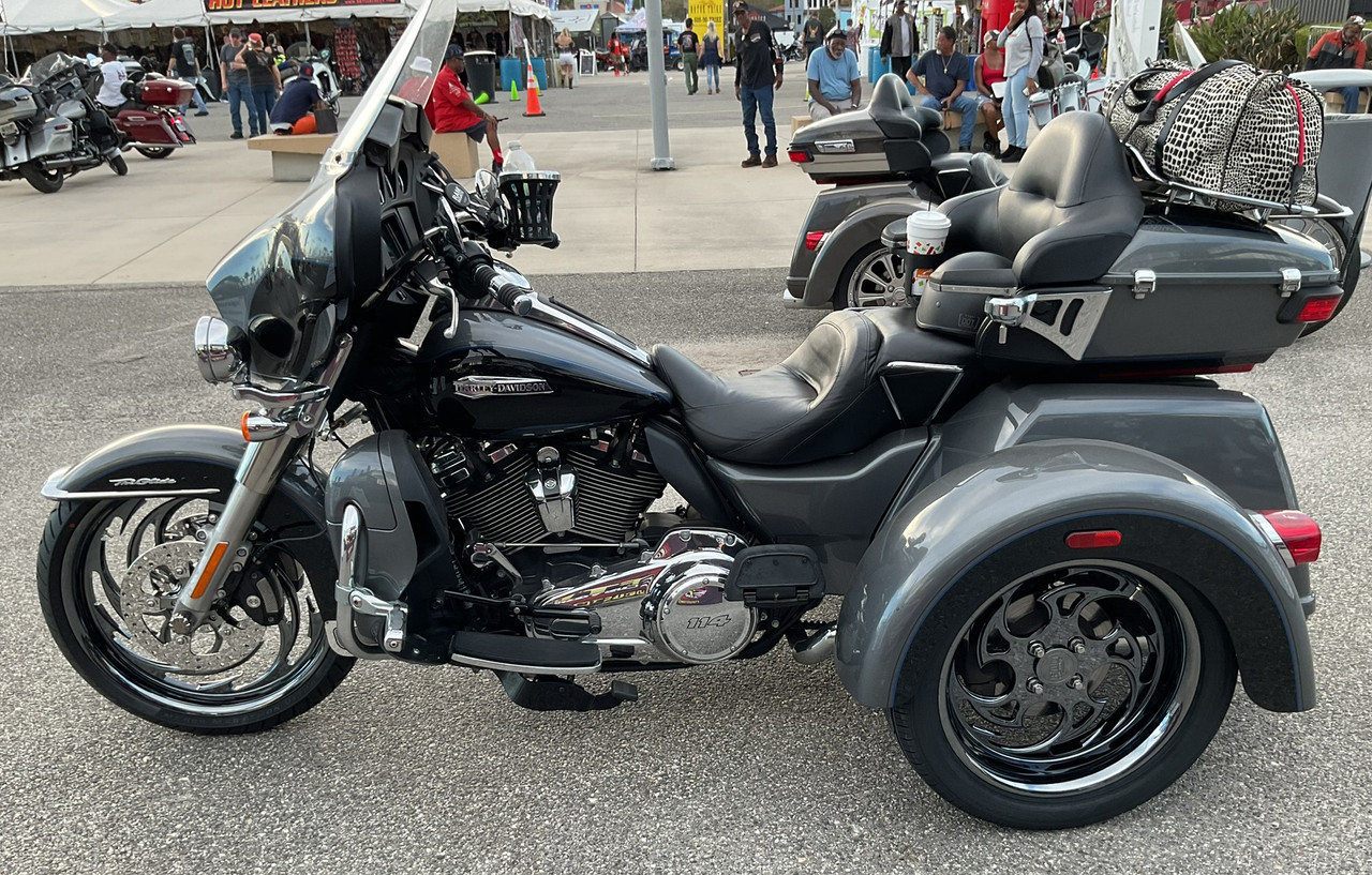 Black chrome street glide 3 Wheel
