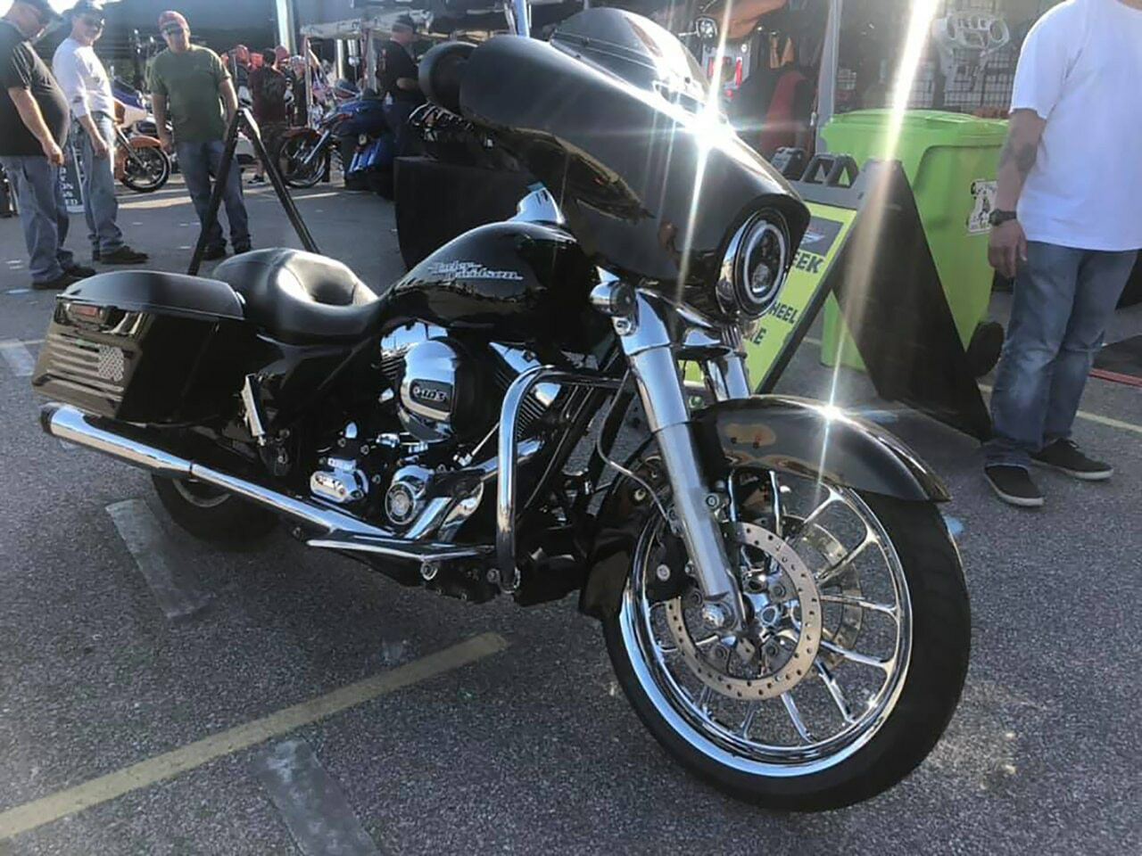 Harley Davidson クロムパーツ Harley Davidson Chrome Ultra Classic Motorcycle Wheel - Slasher