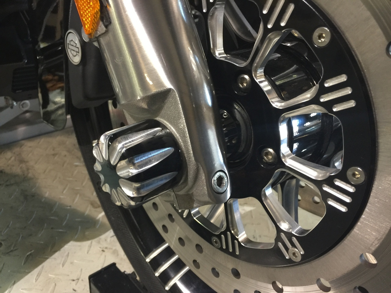 Black Contrast Cut 3D Axle Covers