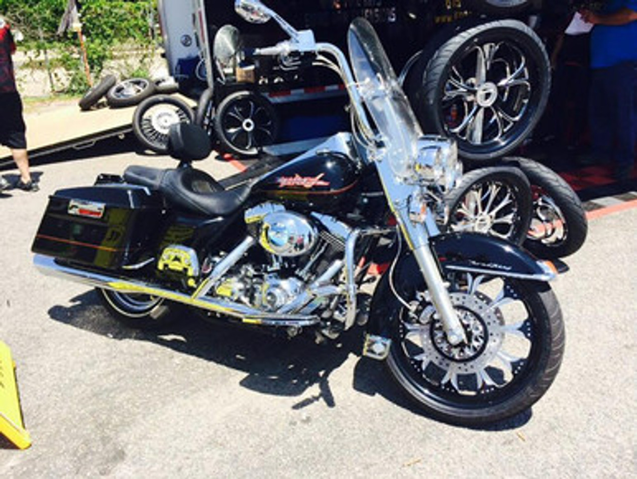 Indian Chieftain Black Contrast Wheels Wizard