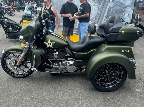 Harley Davidson Black Contrast Tri Glide and Freewheeler Wheels - Prodigy