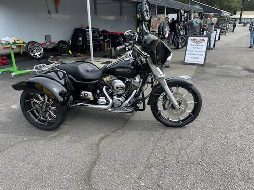 Harley Davidson Black Contrast Tri Glide and Freewheeler Wheels - Glide