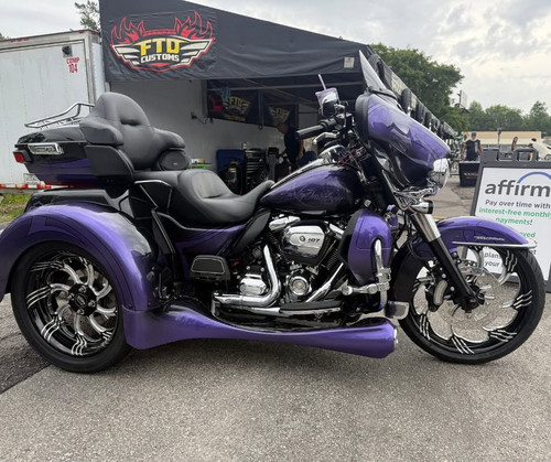 Harley Davidson Black Contrast Tri Glide and Freewheeler Wheels - Slasher