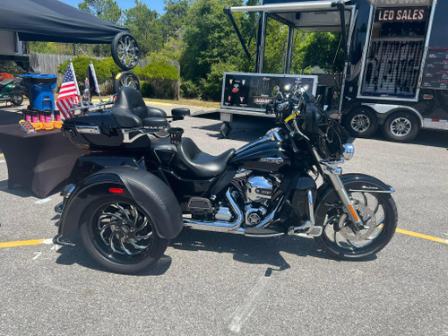 Harley Davidson Black Contrast Tri Glide and Freewherlock Wheels - Venom