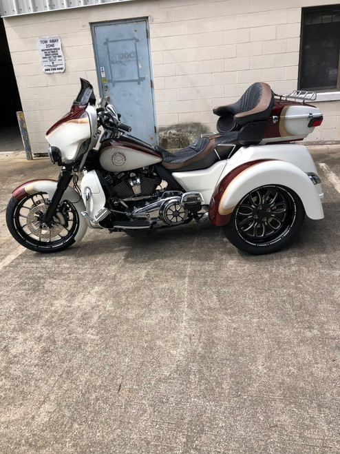Harley Davidson Black Contrast Tri Glide and Freewherlock Wheels - Viper