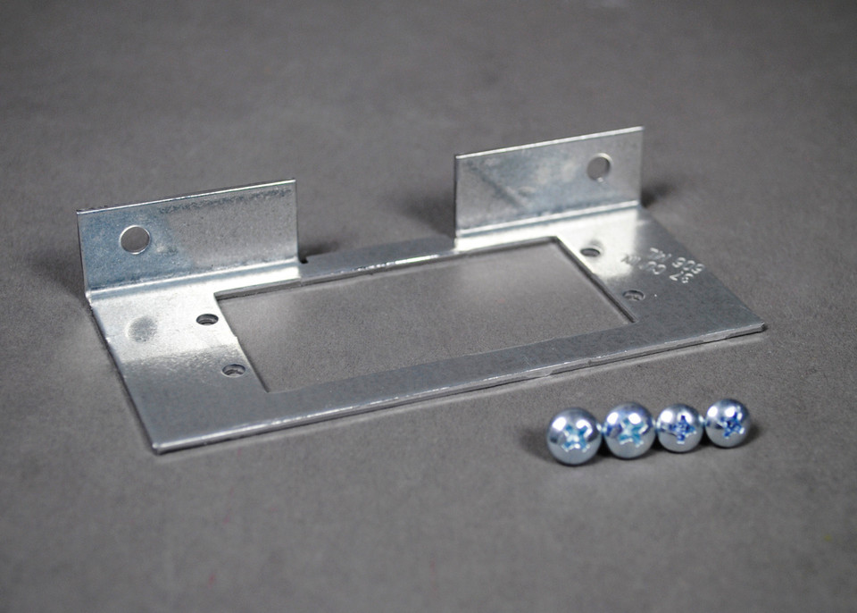 Placa de Dispositivo RFB4 Shallow con Apertura para Módulo Extron AAP Acabado Acero Inoxidable