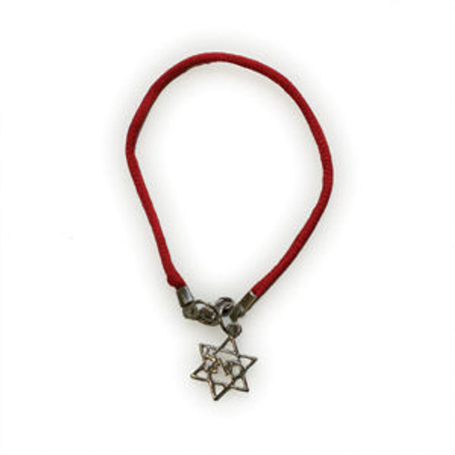 Red Bracelet with Star of David, Saal