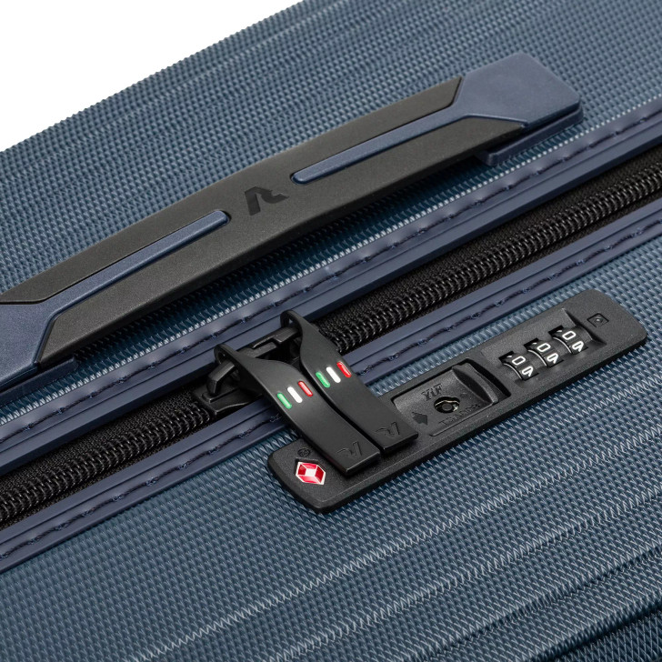 Roncato GIGALIGHT Medium Spinner - zip and lock