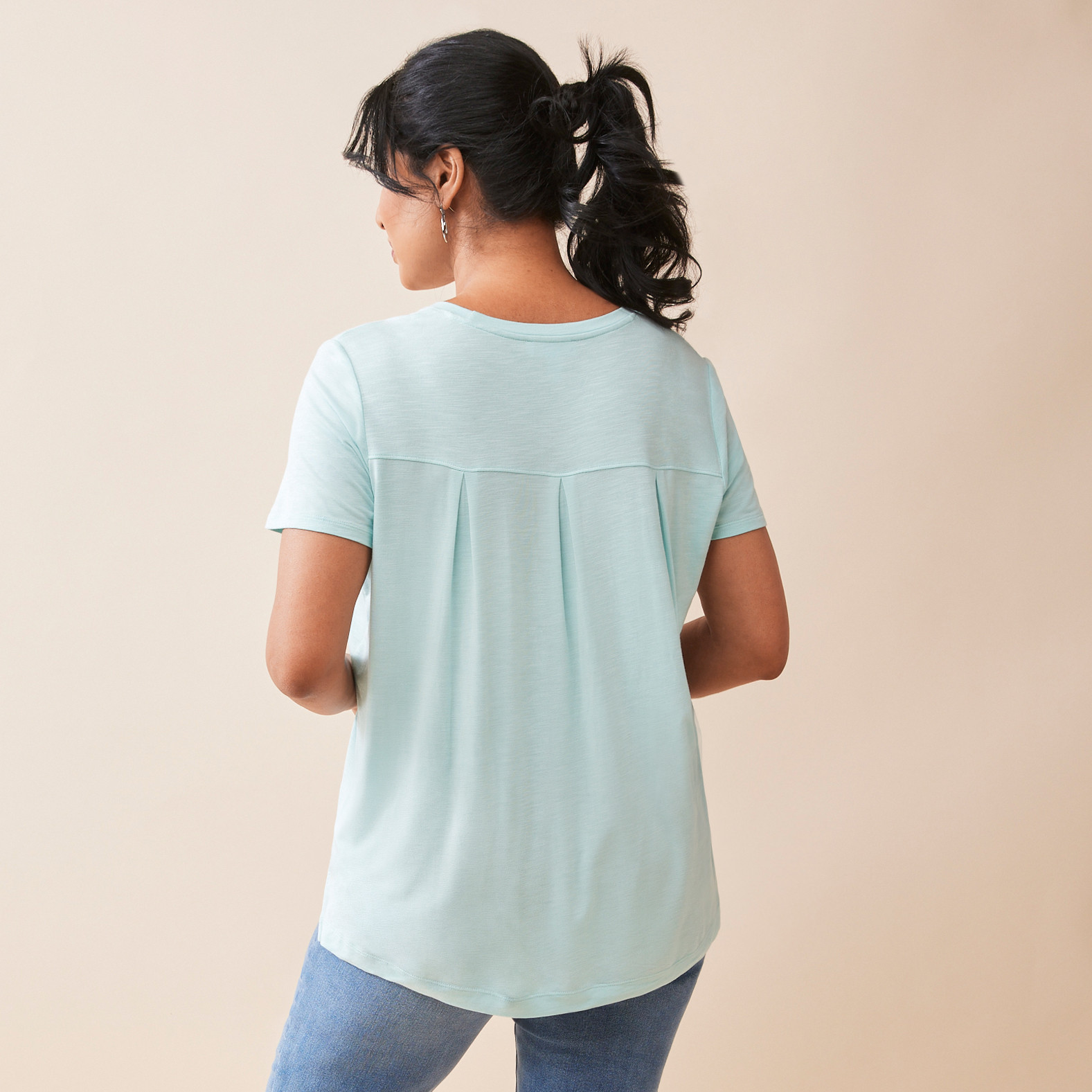 Short Sleeve Scoopneck Tee Blue Bell Back View