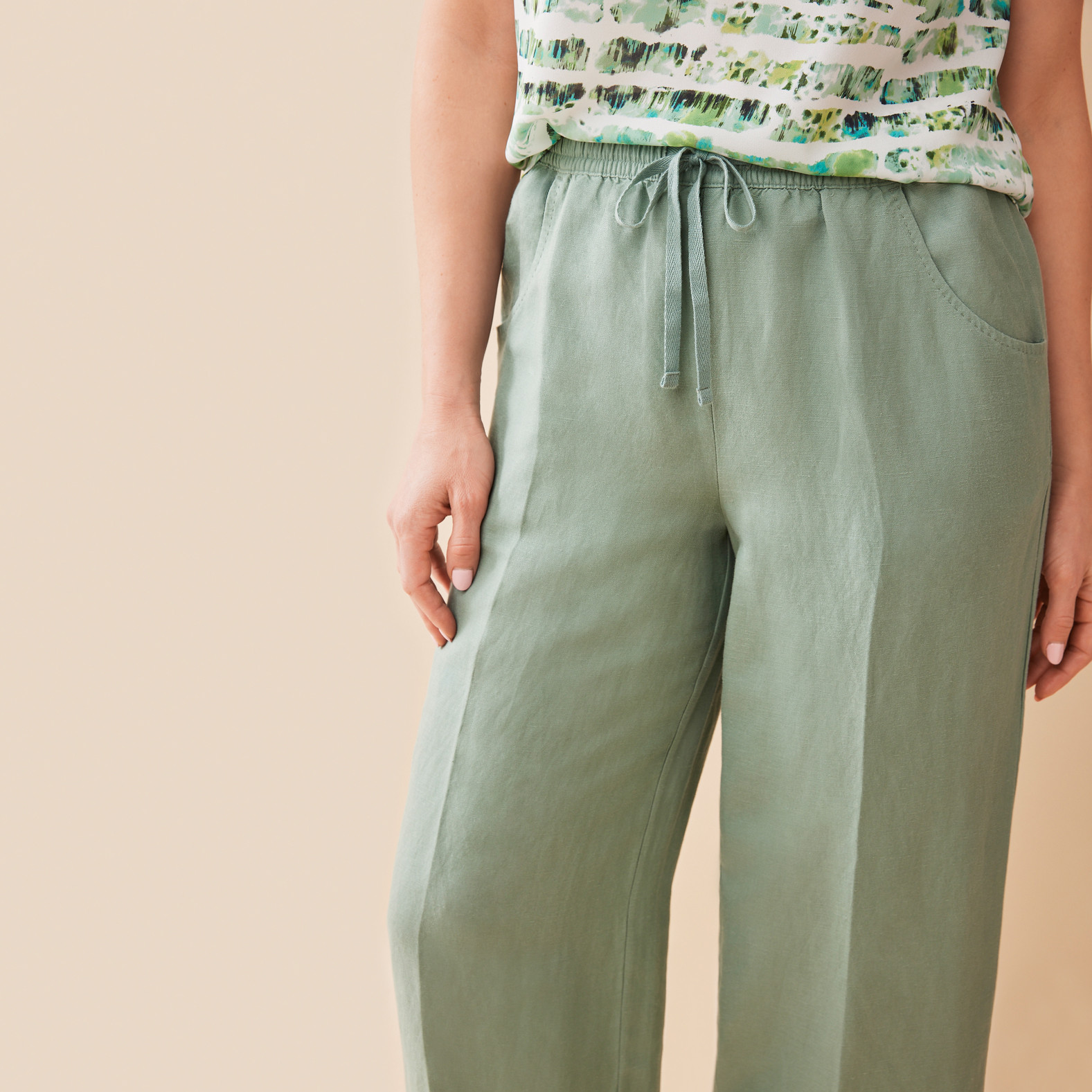 Linen Wide Leg Crop Pant Close Up