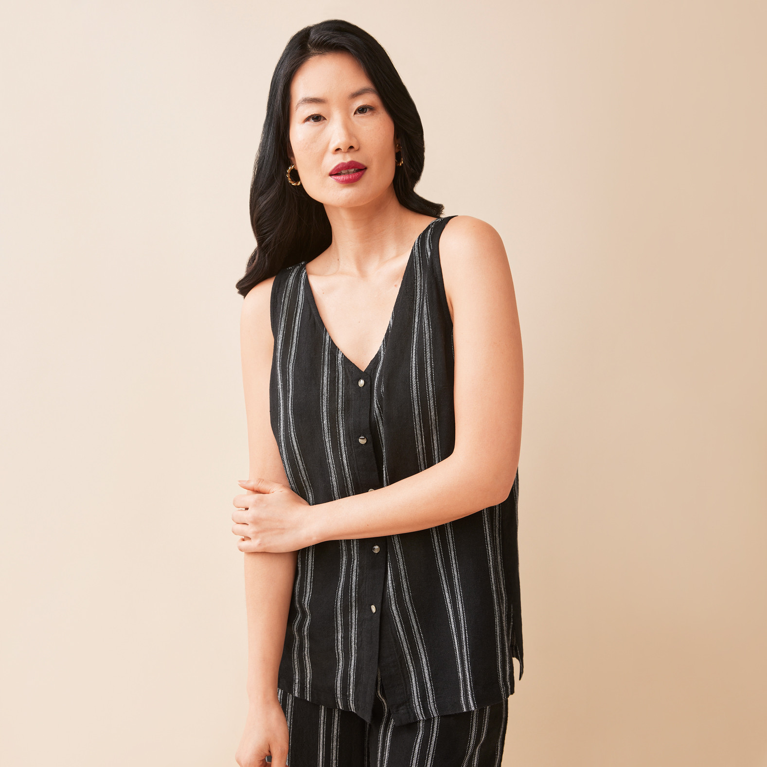 Linen V-Neck Tank Half Body