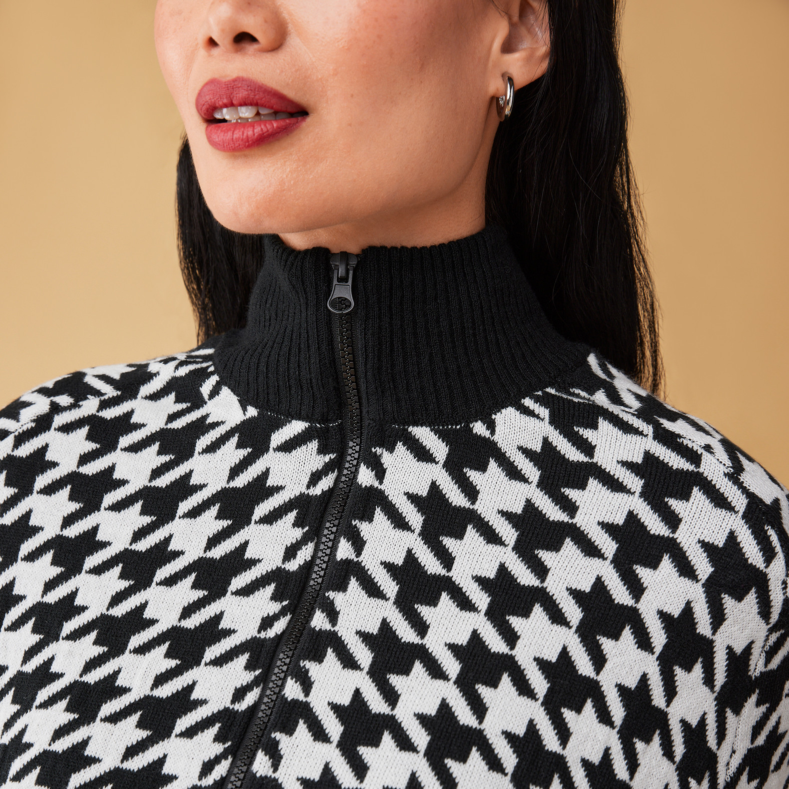 Black Houndstooth Cape Close Up