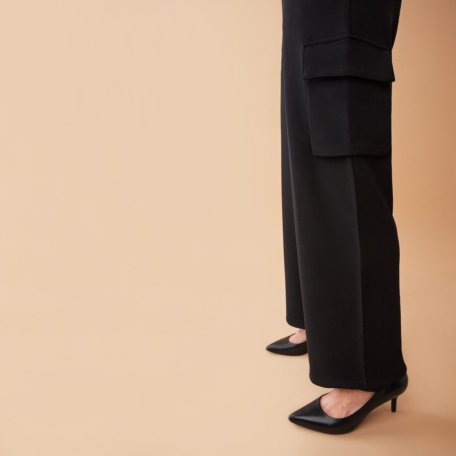 Soft Cargo Pant Close up