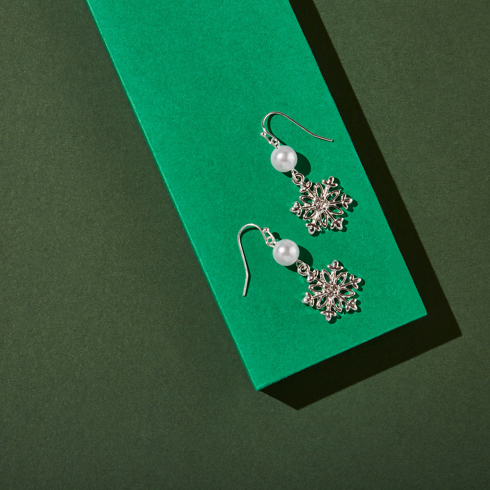 Snowflake with Pearl Earrings