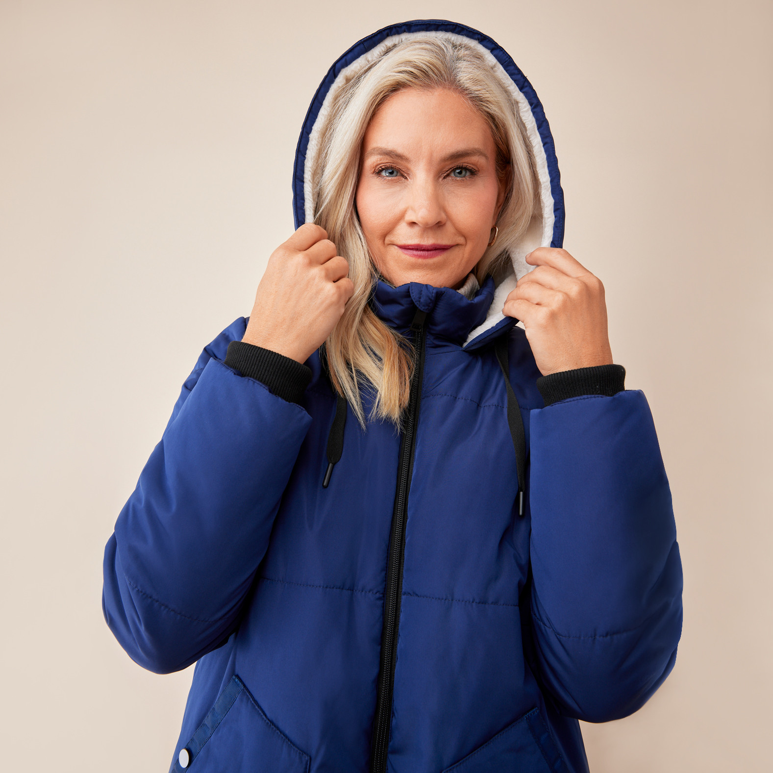 Patch Pocket Quilt Winer Coat - Hood up