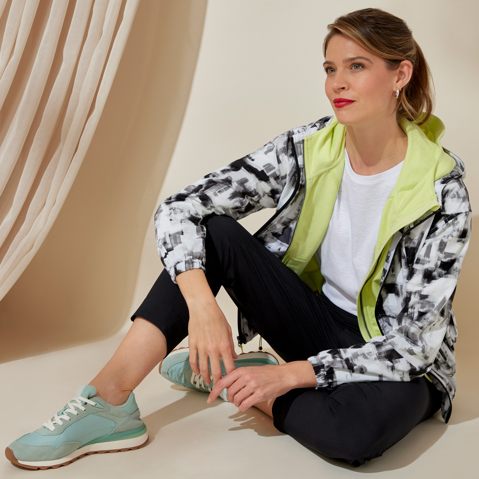 Printed Zip Up Travel Jacket
